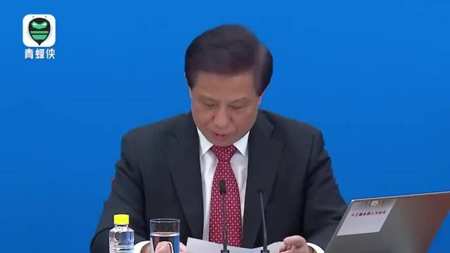 全国人大及其常委会去年立法工作重点是什么？张业遂回应