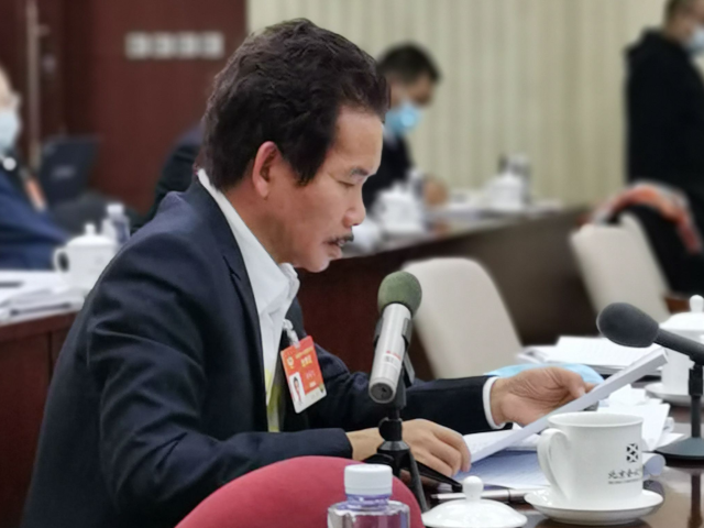 把反映时代幸福感的艺术作品带到田间地头