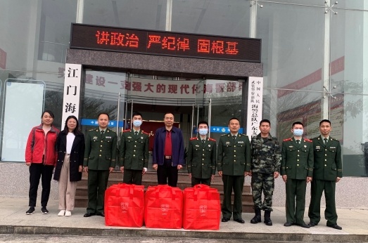 张倩倩参与慰问边海防官兵代表。