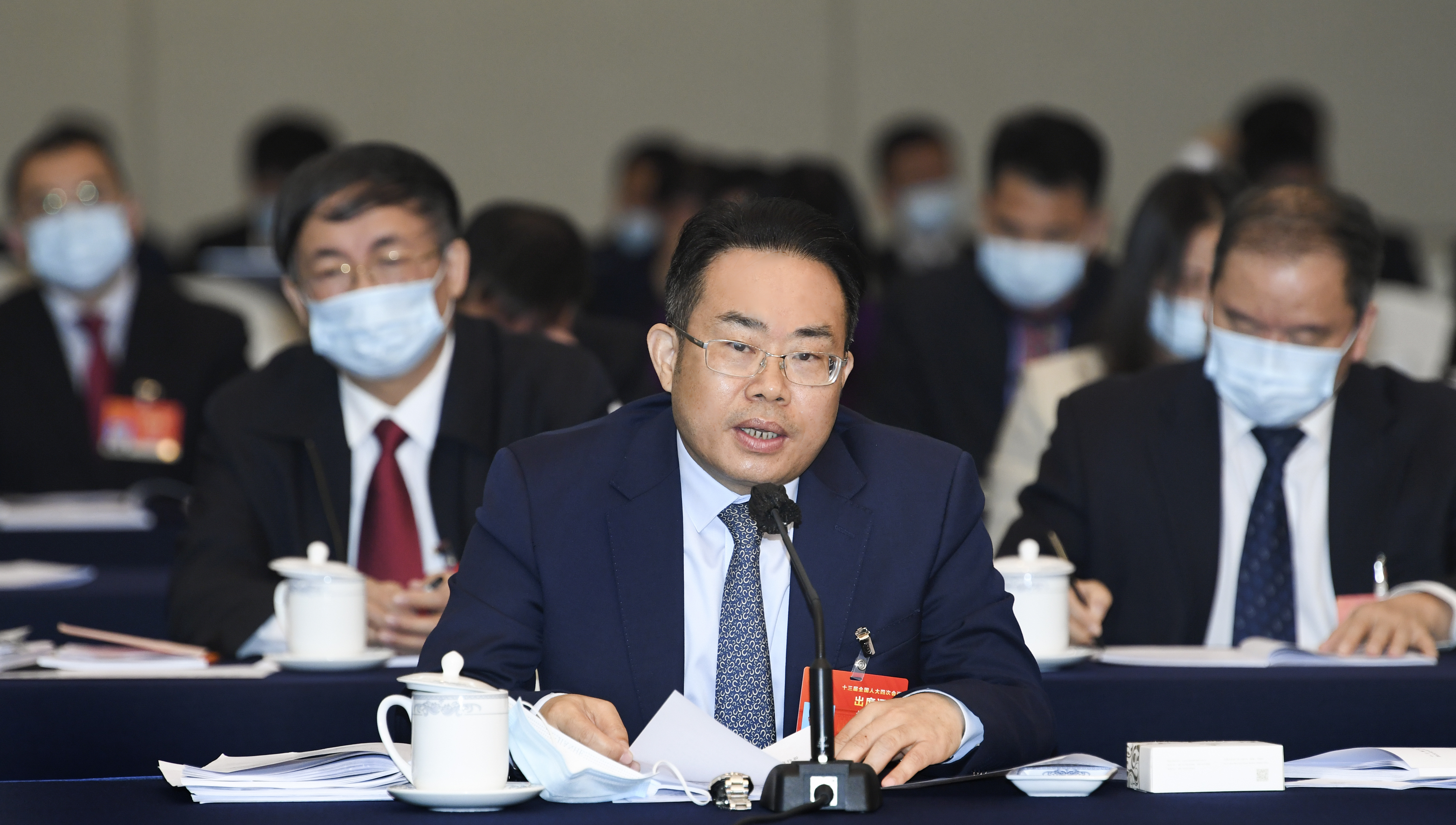 图集|广东代表团举行全体会议,审查"十四五"规划和2035年远景目标纲要