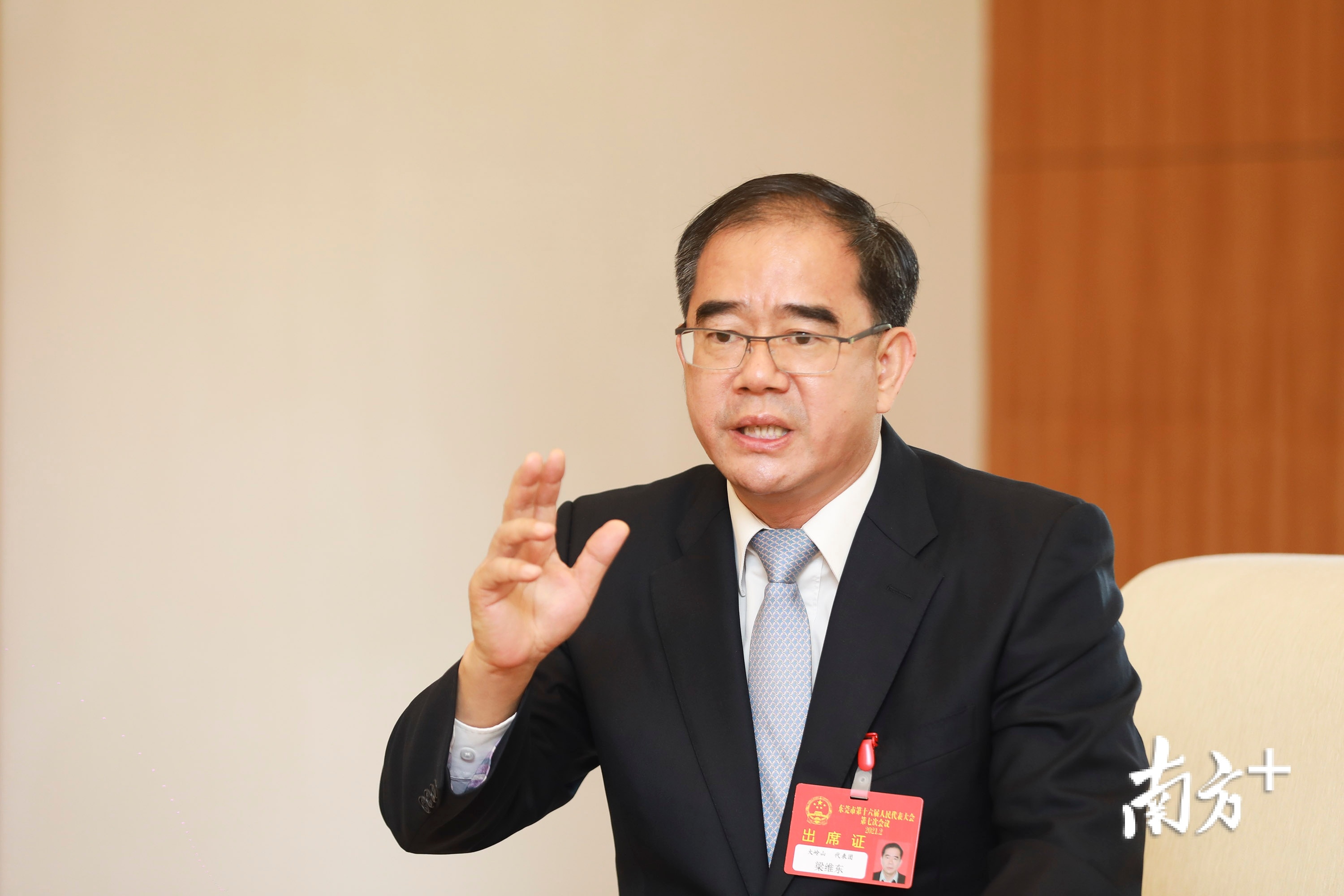 全国人大代表、东莞市委书记梁维东 全国人大代表、东莞市委书记梁维东