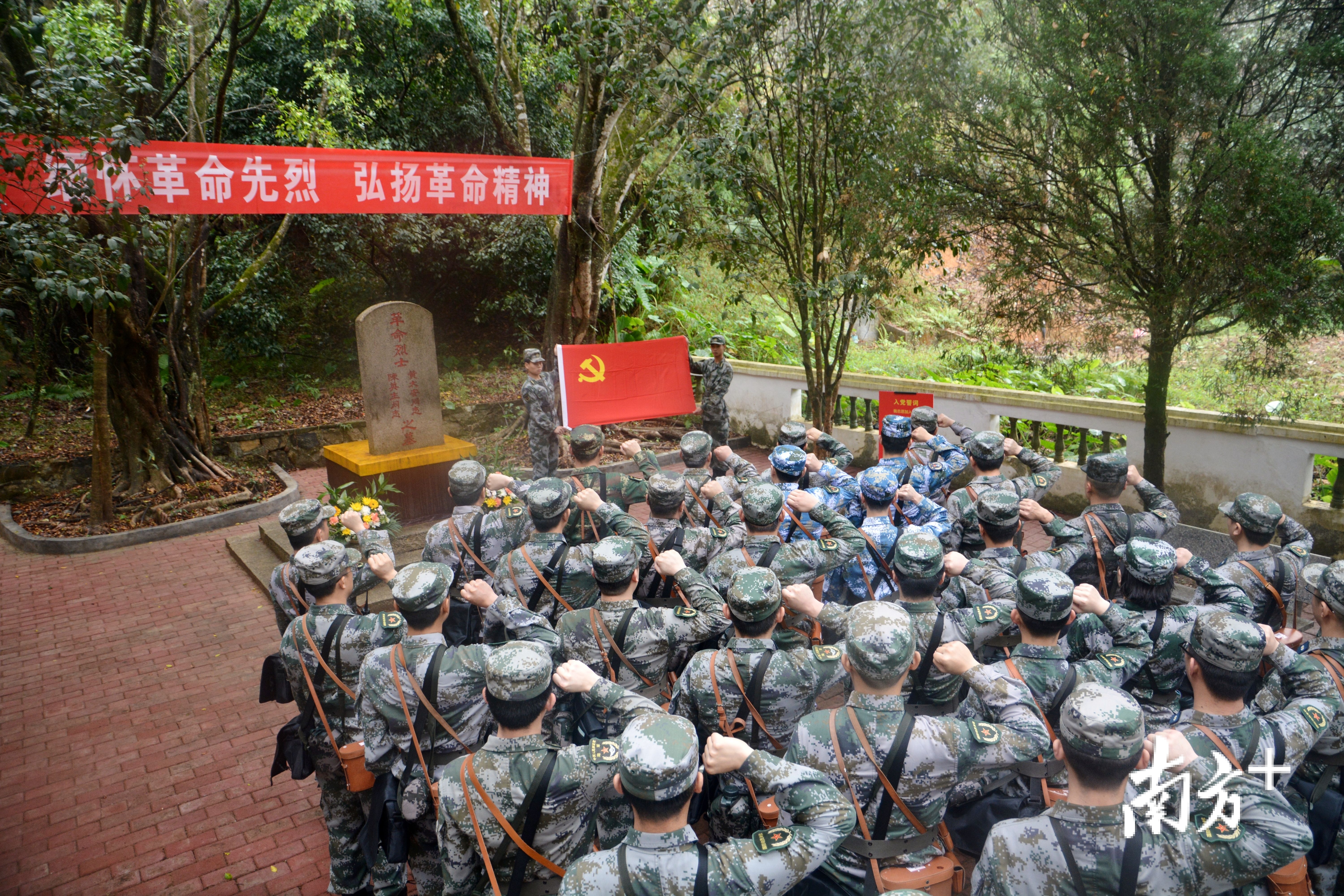 徒步行军12公里潮州军分区开展战备拉练