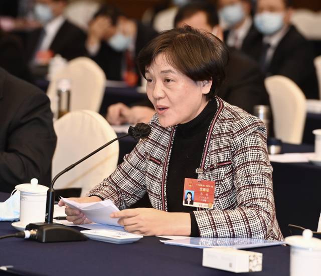 镜头丨“三八”节，看广东团女代表履职风采