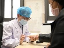 叮咚看两会|医生到底要忙看病还是忙论文？导向该变了