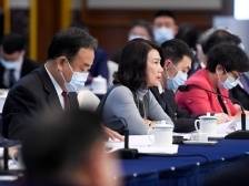 观两会|两会碰上节日，“她们”是怎么过的？