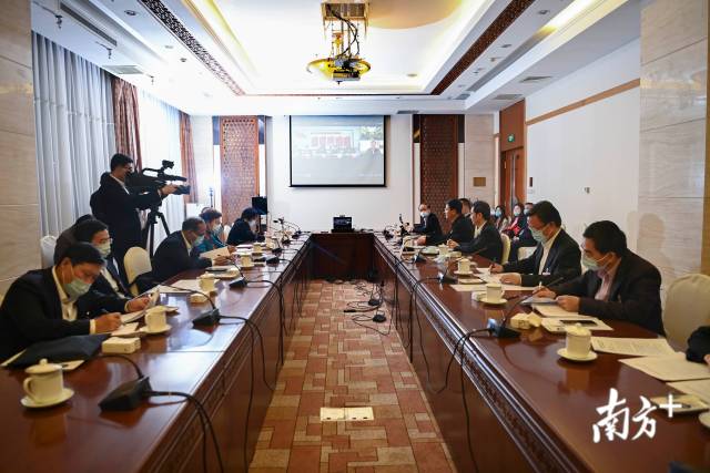 镜头 | 广东代表团代表履职忙