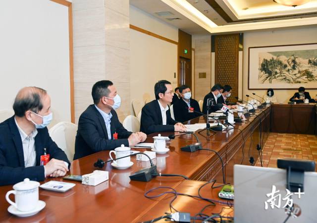 镜头 | 广东代表团代表履职忙