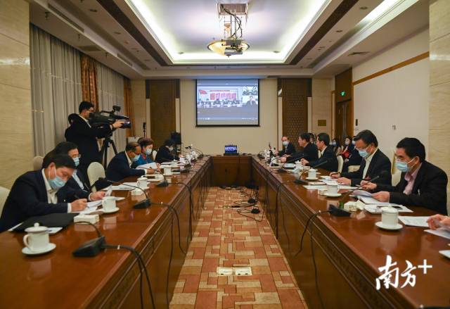 镜头 | 广东代表团代表履职忙