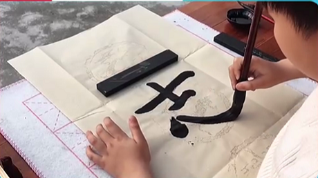 加油！2021⑫| 7岁潮州男娃初学毛笔，“志当高远”这样书！