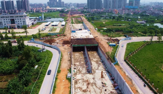 完成纵四线终点段公路工程及茂辉工业区停车位规划