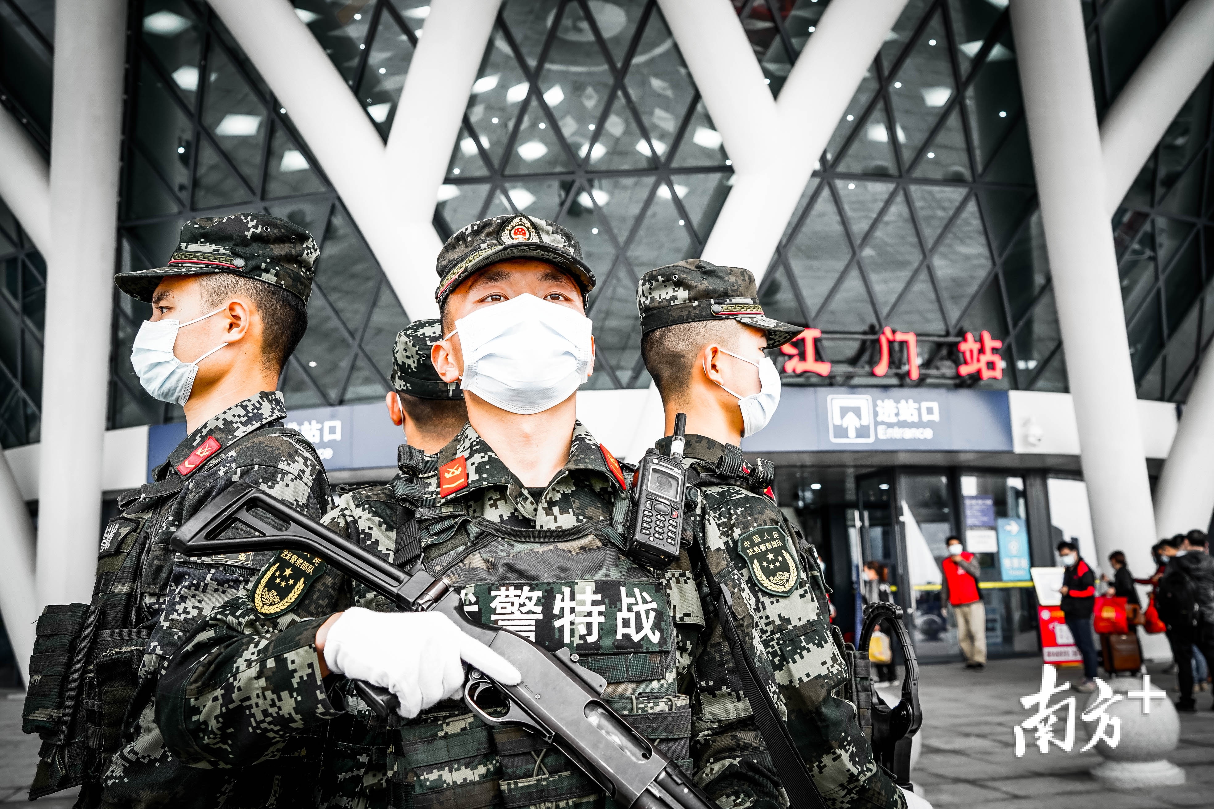 武警北京总队退伍士兵泪别军营（图） | 北晚新视觉