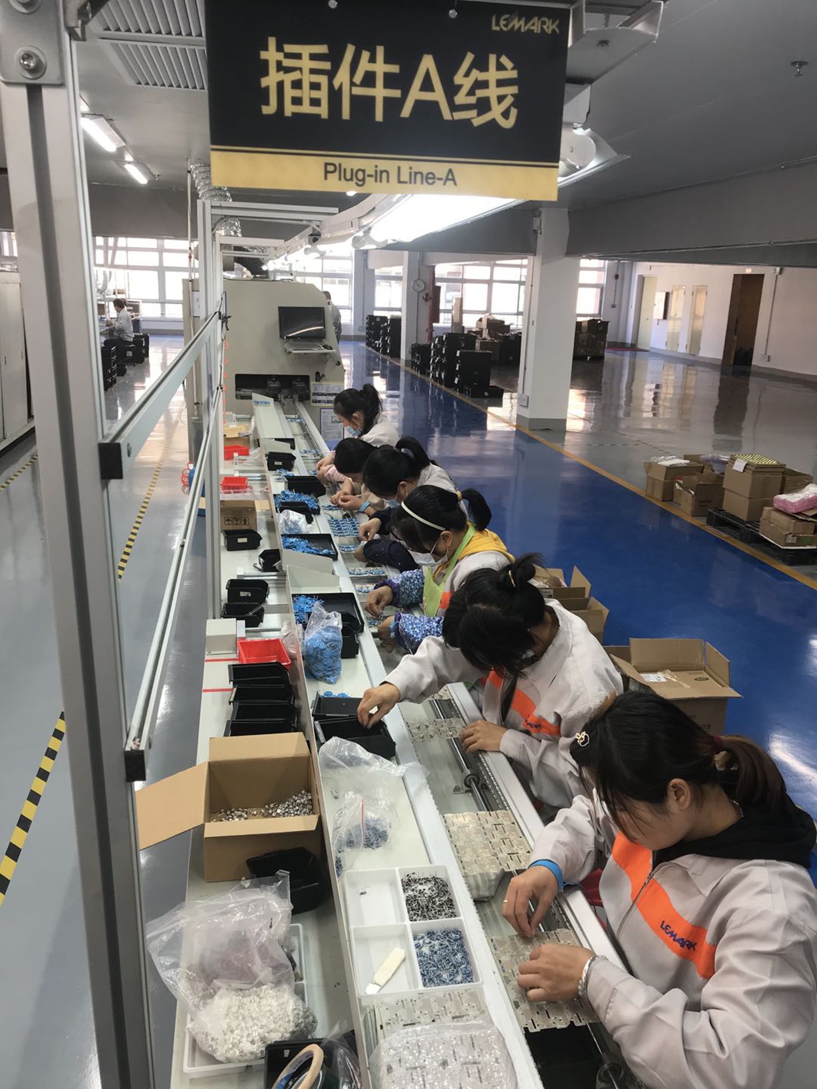 图为广东新佳盟电子科技有限公司生产线。通讯员供图。