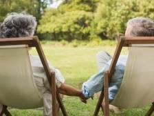 叮咚看两会|允许父母随迁落户，也是“抢人大战”的关键一环