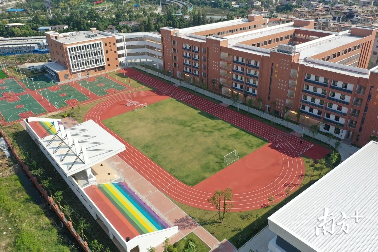 玉成小学航拍照片。大良街道办供图