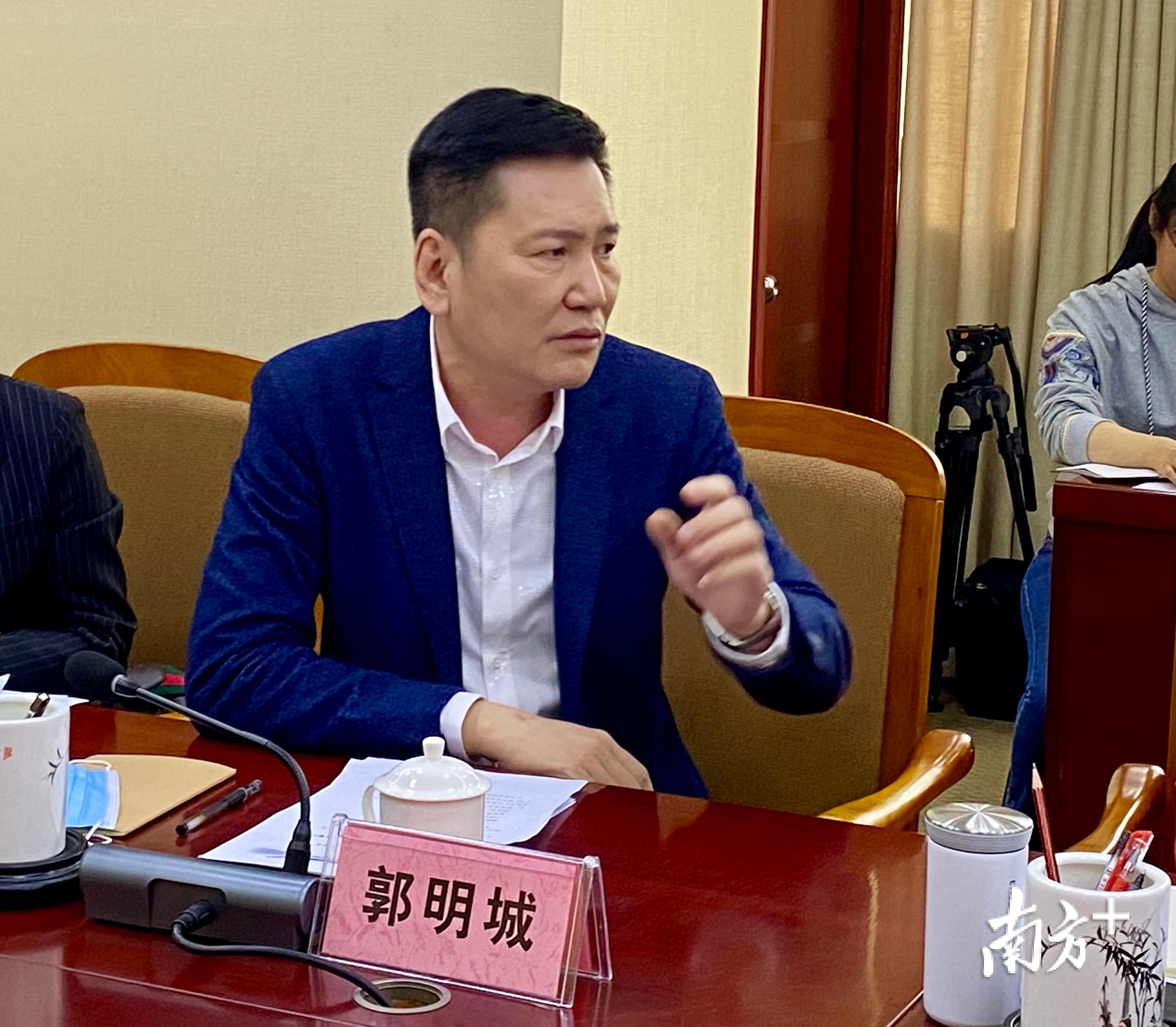 潮州市潮剧团团长郭明城在会上发言。