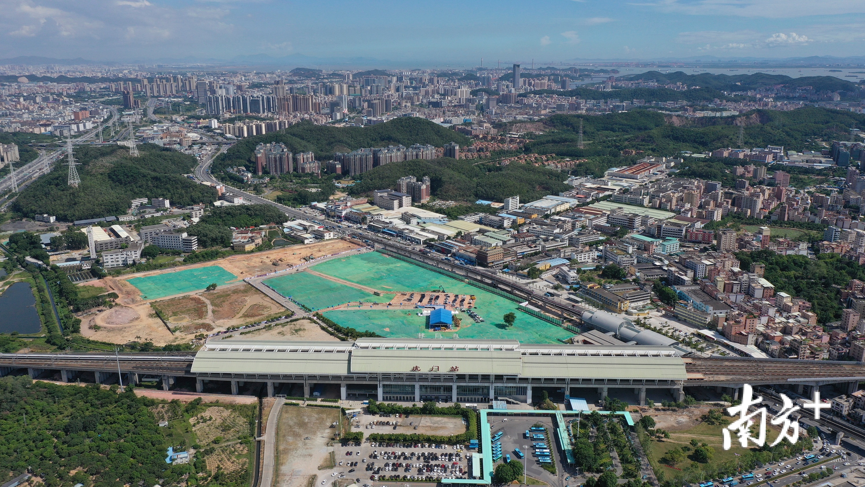 虎门高铁站TOD核心区综合开发项目现场。南方日报记者 孙俊杰 摄 虎门高铁站TOD核心区综合开发项目现场。南方日报记者 孙俊杰 摄