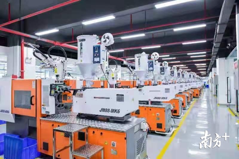 松湖智谷园区的工厂车间实景。