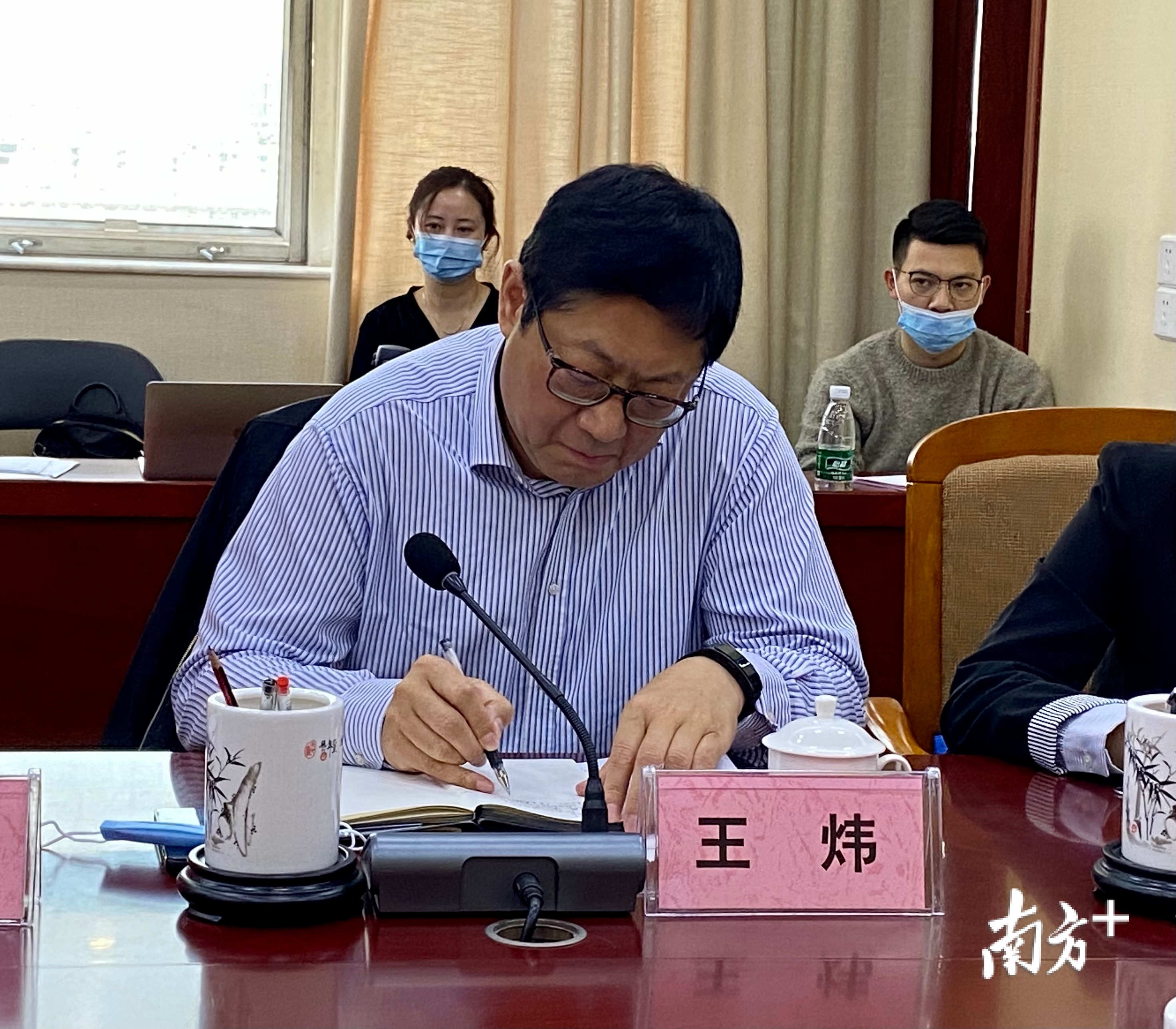 广东省艺术研究所所长、一级编剧王炜出席研讨会。