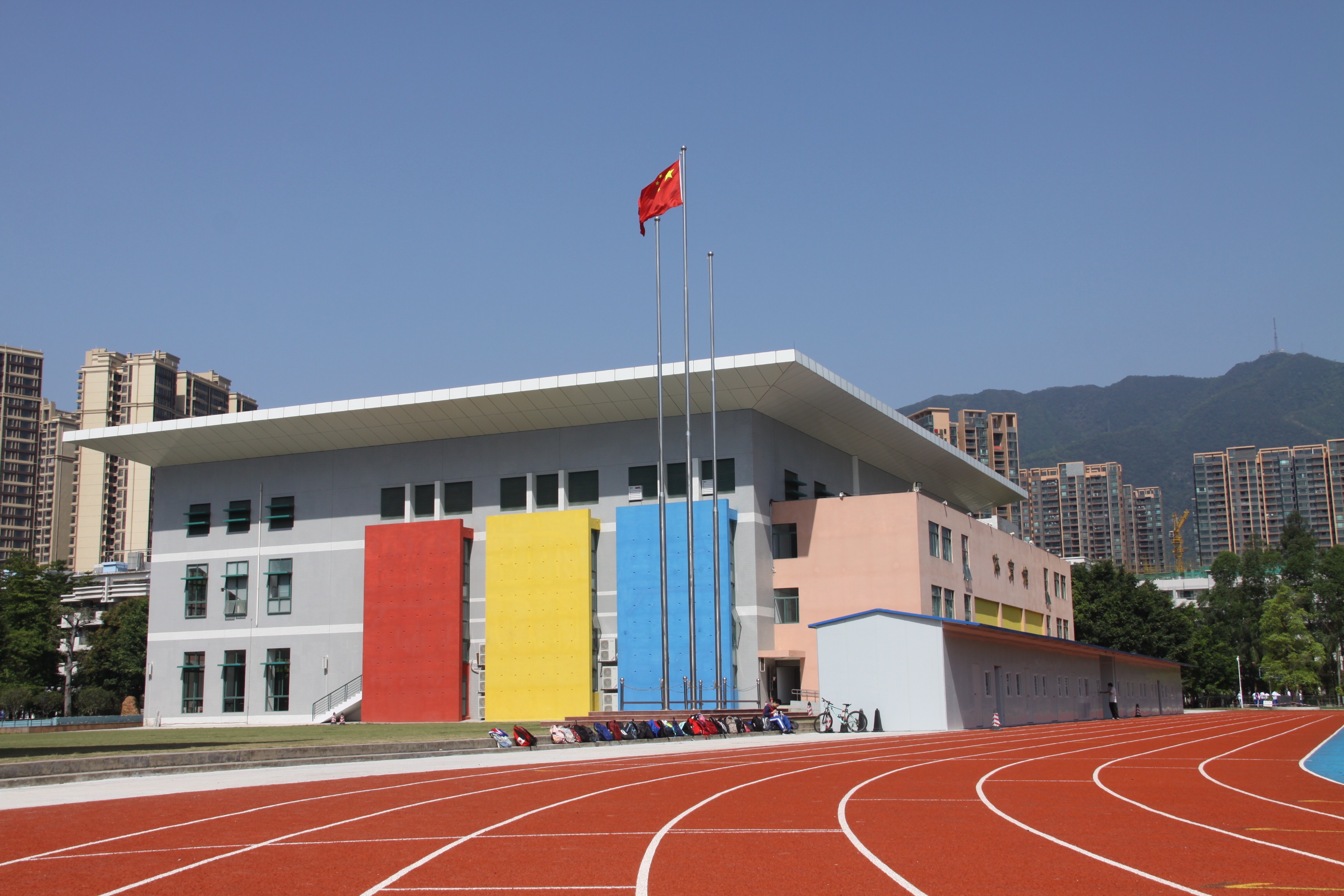 广东肇庆中学是一所历史悠久,业绩辉煌的省重点中学