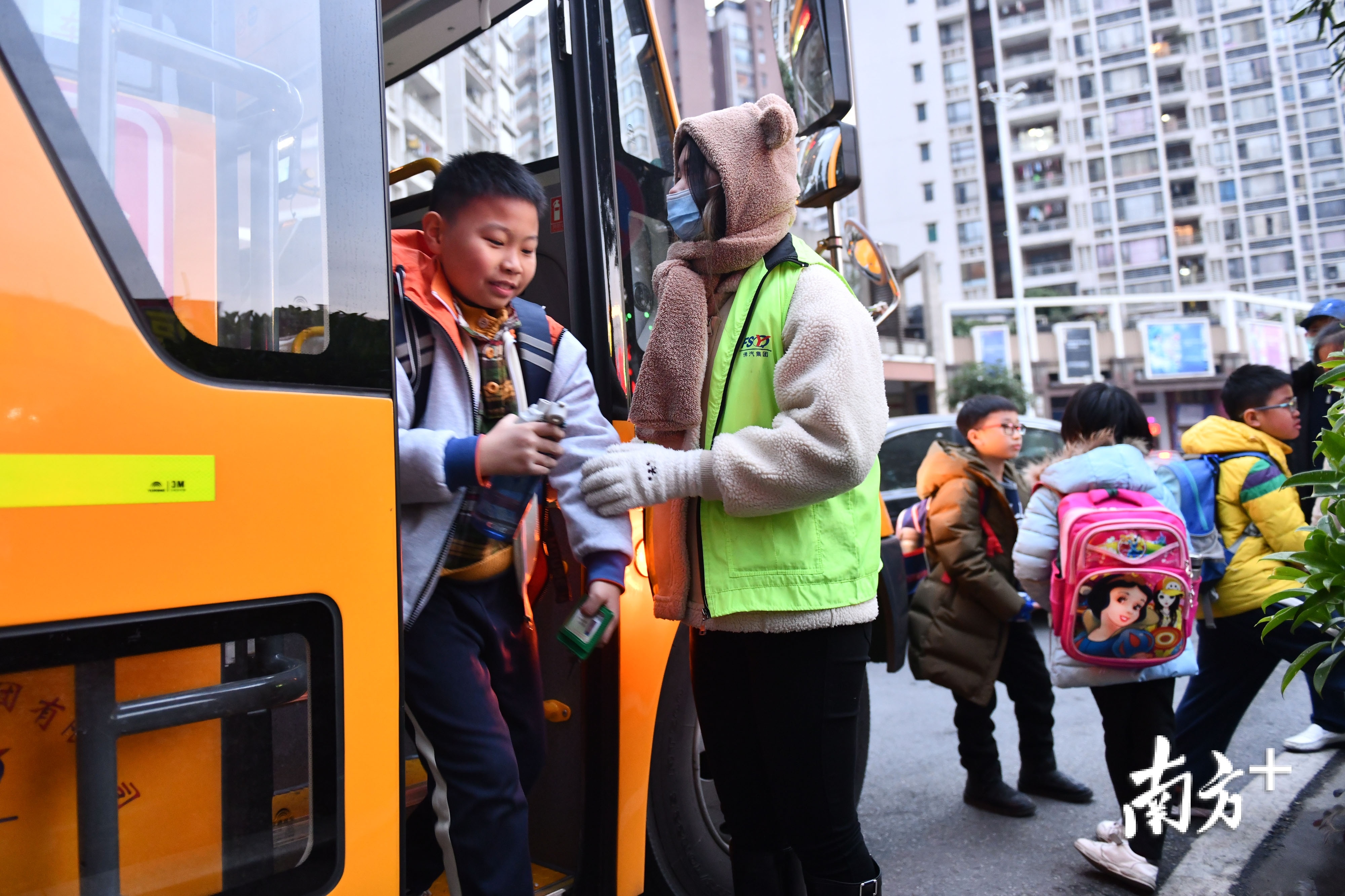 禅城共享校车。