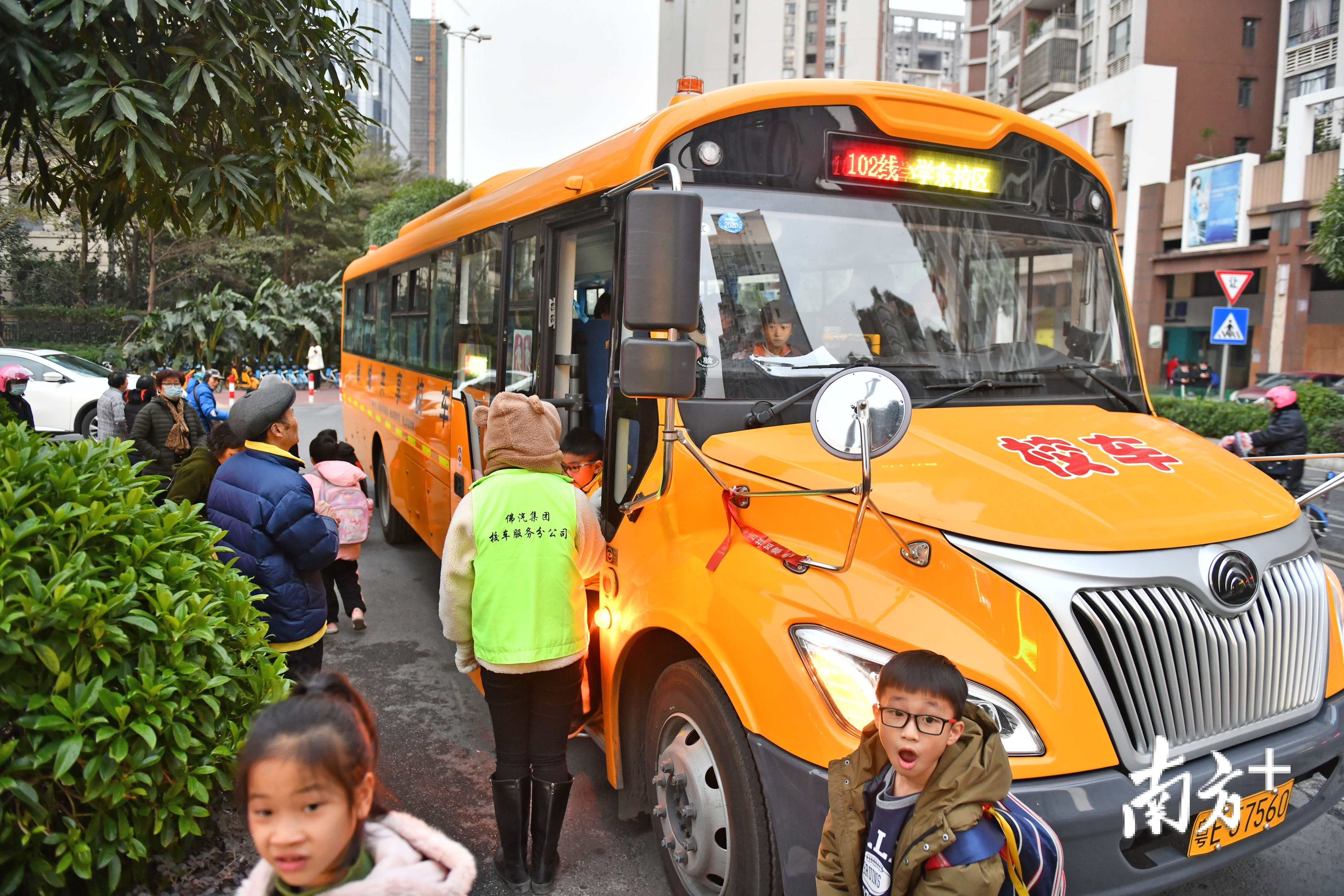 禅城共享校车。