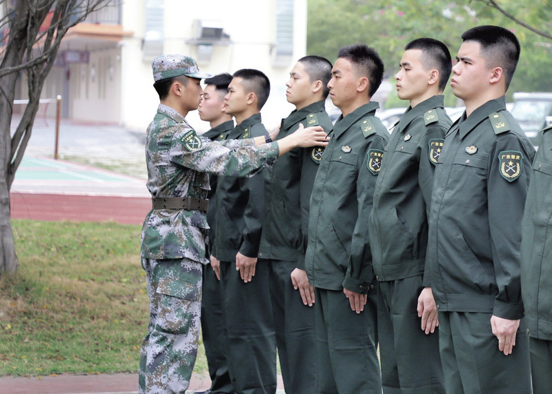 德庆预定新兵役前训练。通讯员 聂海辉 摄