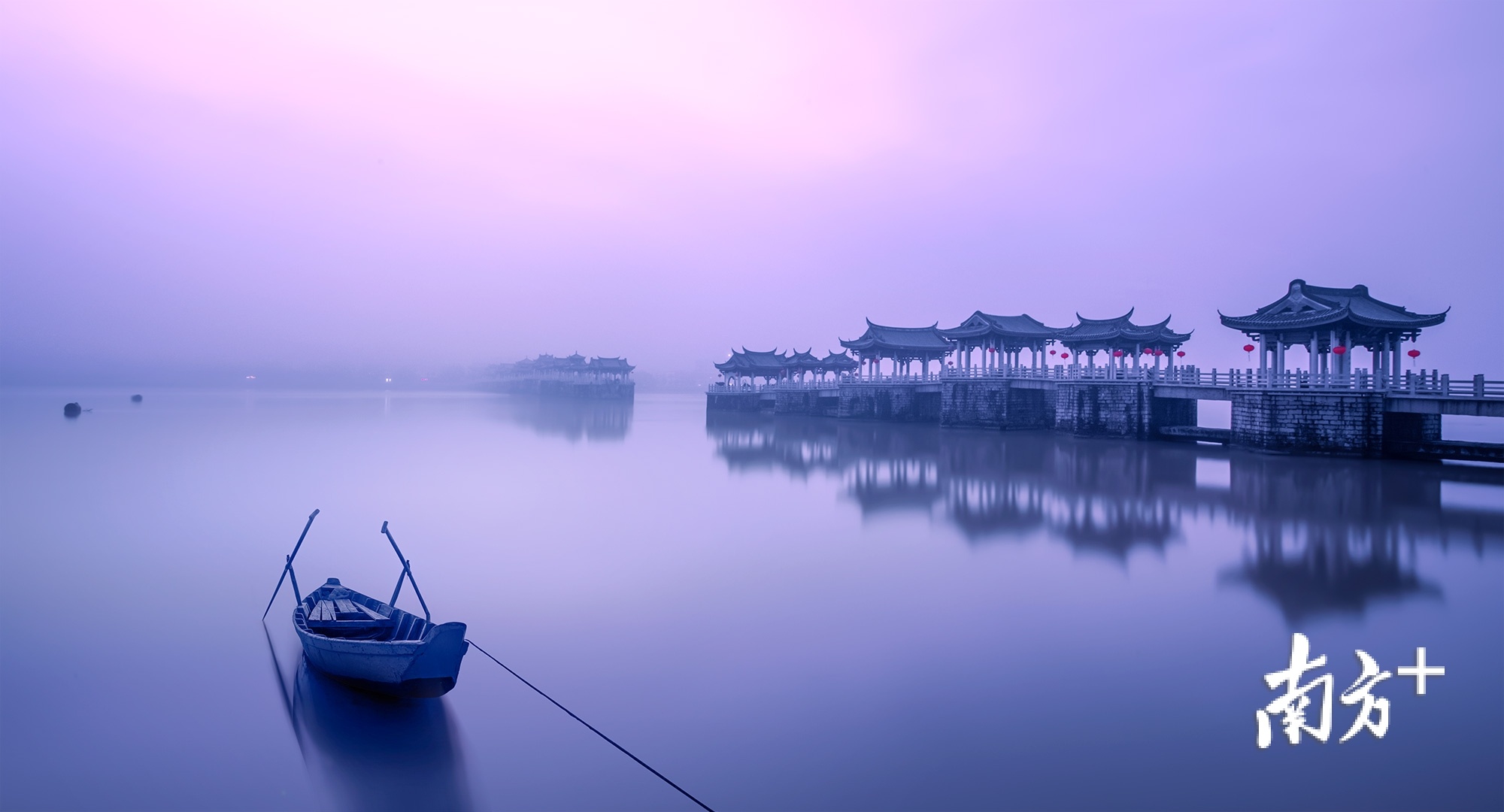 薄雾笼罩江面。林文强 摄