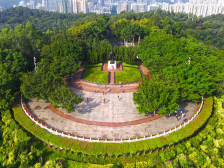 莲花山上的邓小平雕像： 大步向前的“深圳精神”