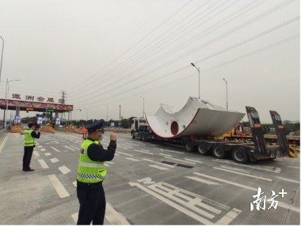 图为佛山严管高速公路上的超载超限车辆。 佛山市高速公路营运管理有限公司供图 图为佛山严管高速公路上的超载超限车辆。 佛山市高速公路营运管理有限公司供图