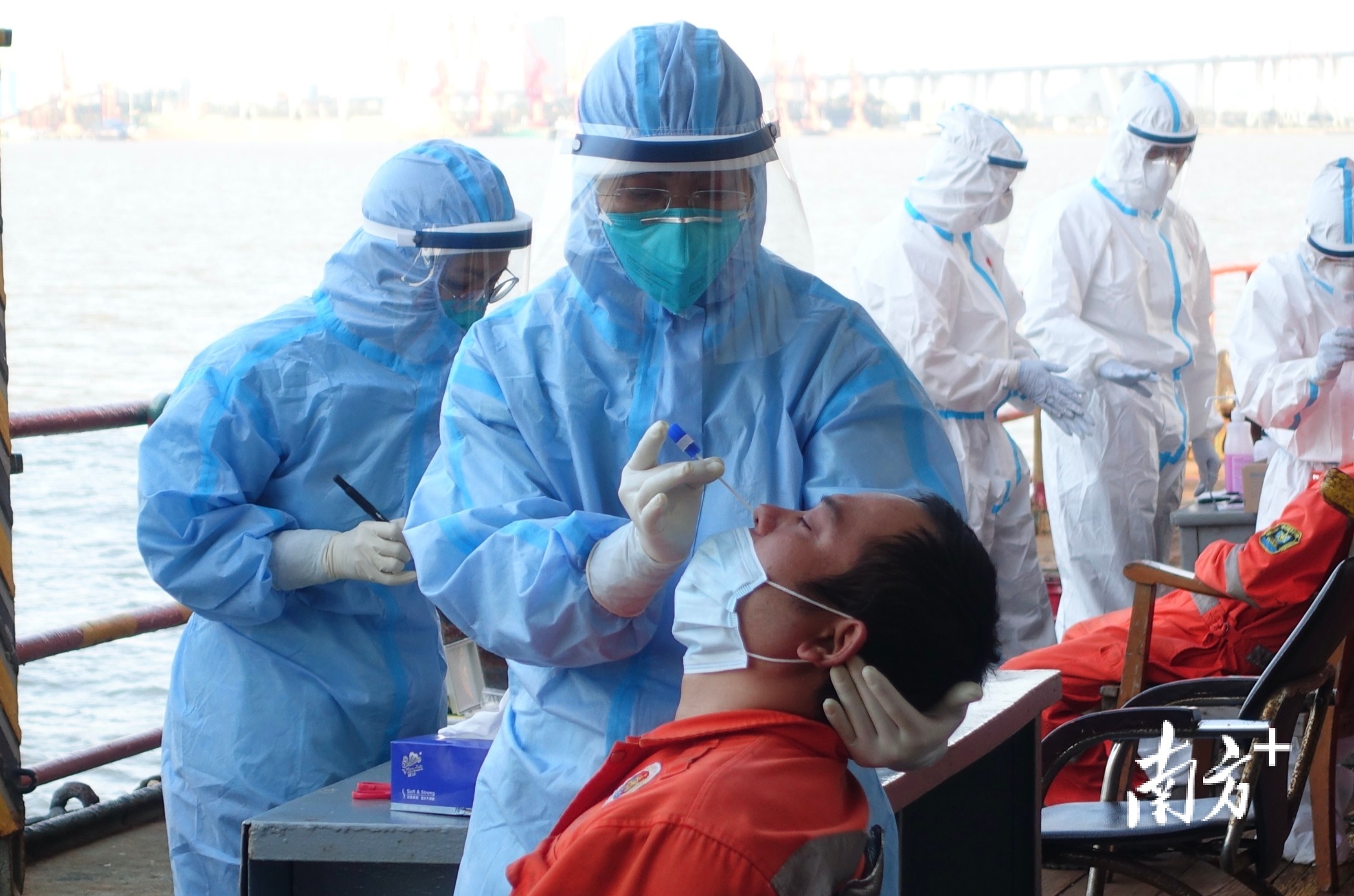 保健中心支援东莞口岸疫情防控工作开展登临检疫