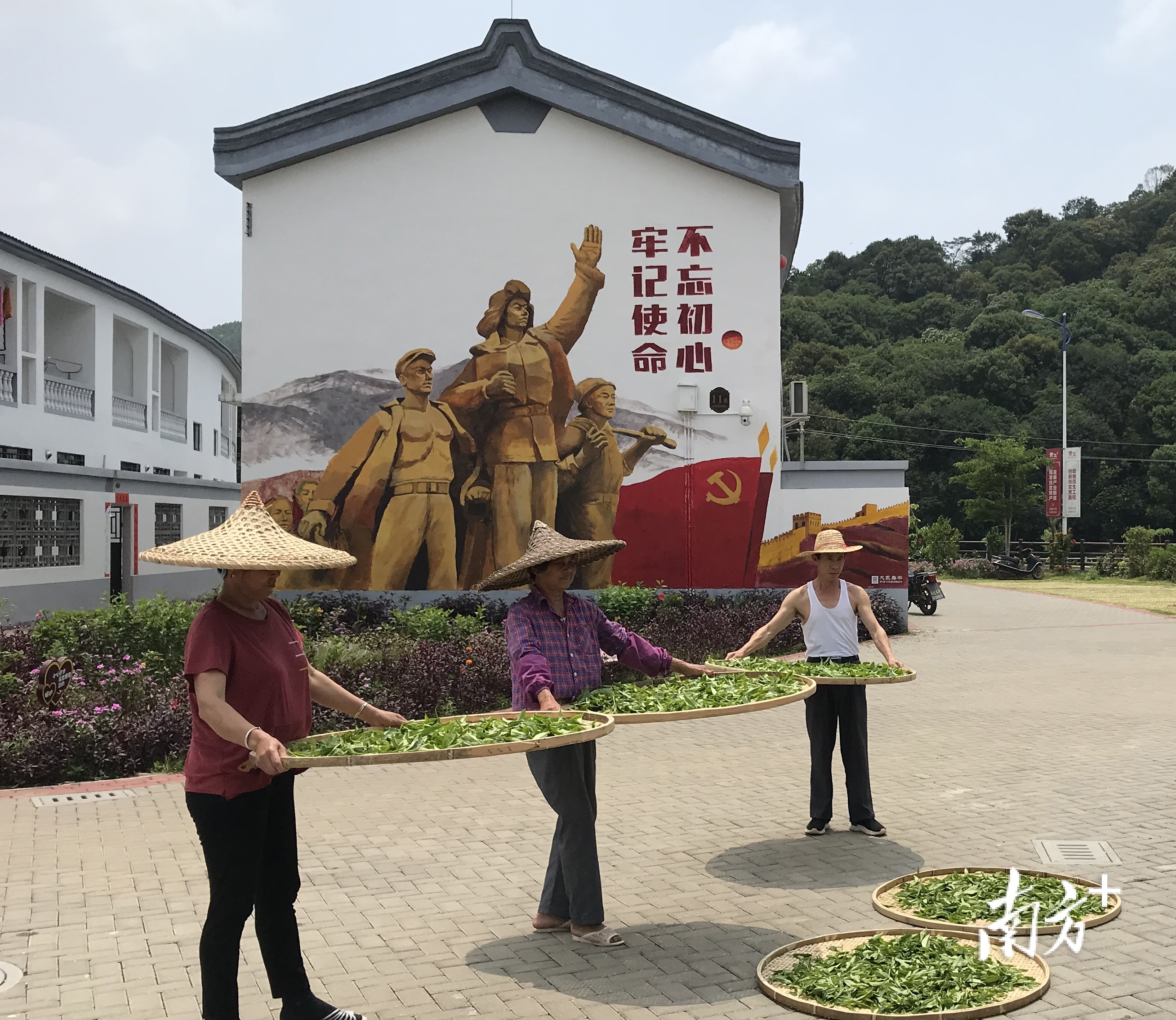 全国脱贫攻坚先进集体潮州市委办公室驻饶平县浮滨镇黄正村扶贫工作队