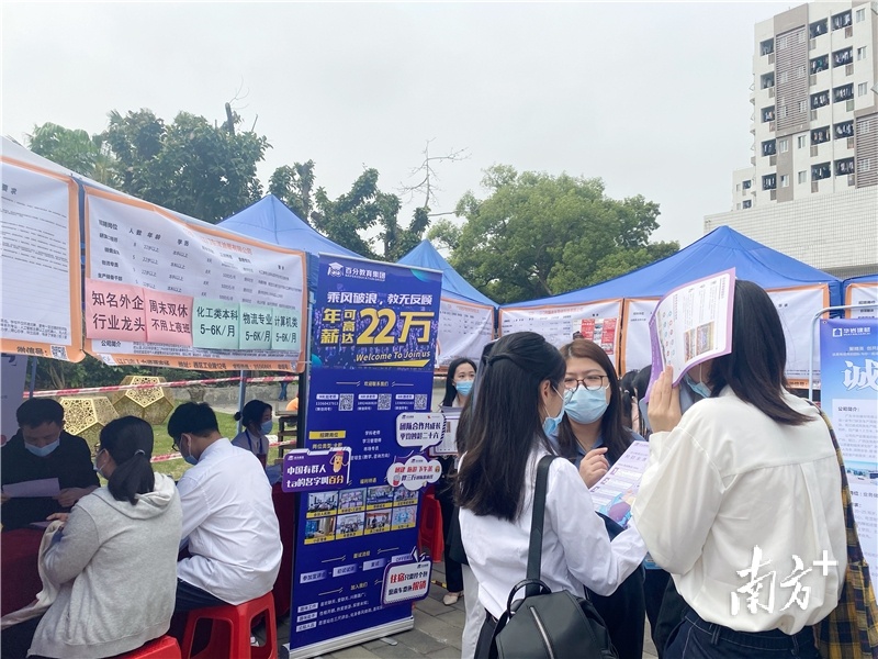 本场招聘会提供的岗位以高新技术、信息科技、行政管理类居多。