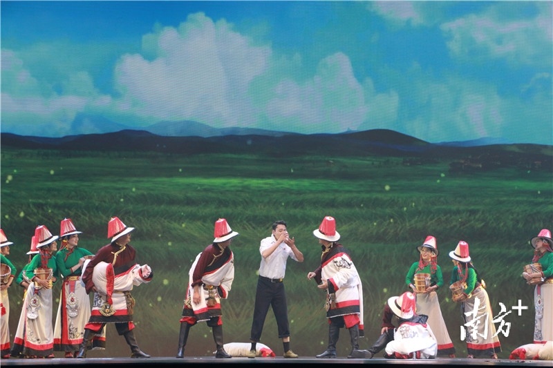 男女群舞节目《援藏人》 男女群舞节目《援藏人》