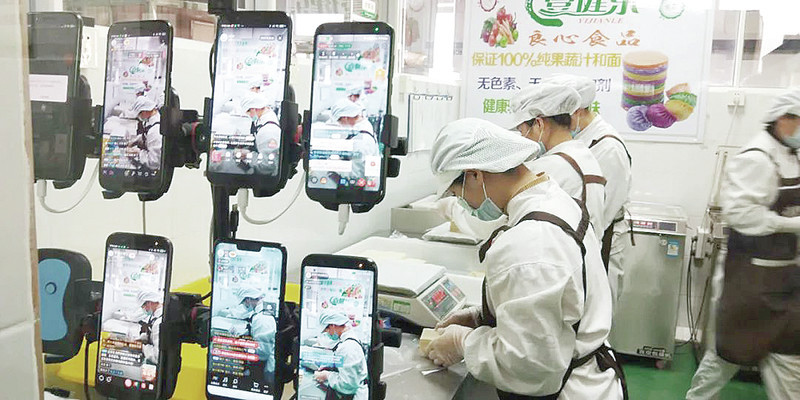 广宁云吞直播销售。 西江日报通讯员供图