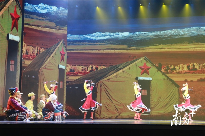 女子群舞节目《牧场女社员》 女子群舞节目《牧场女社员》