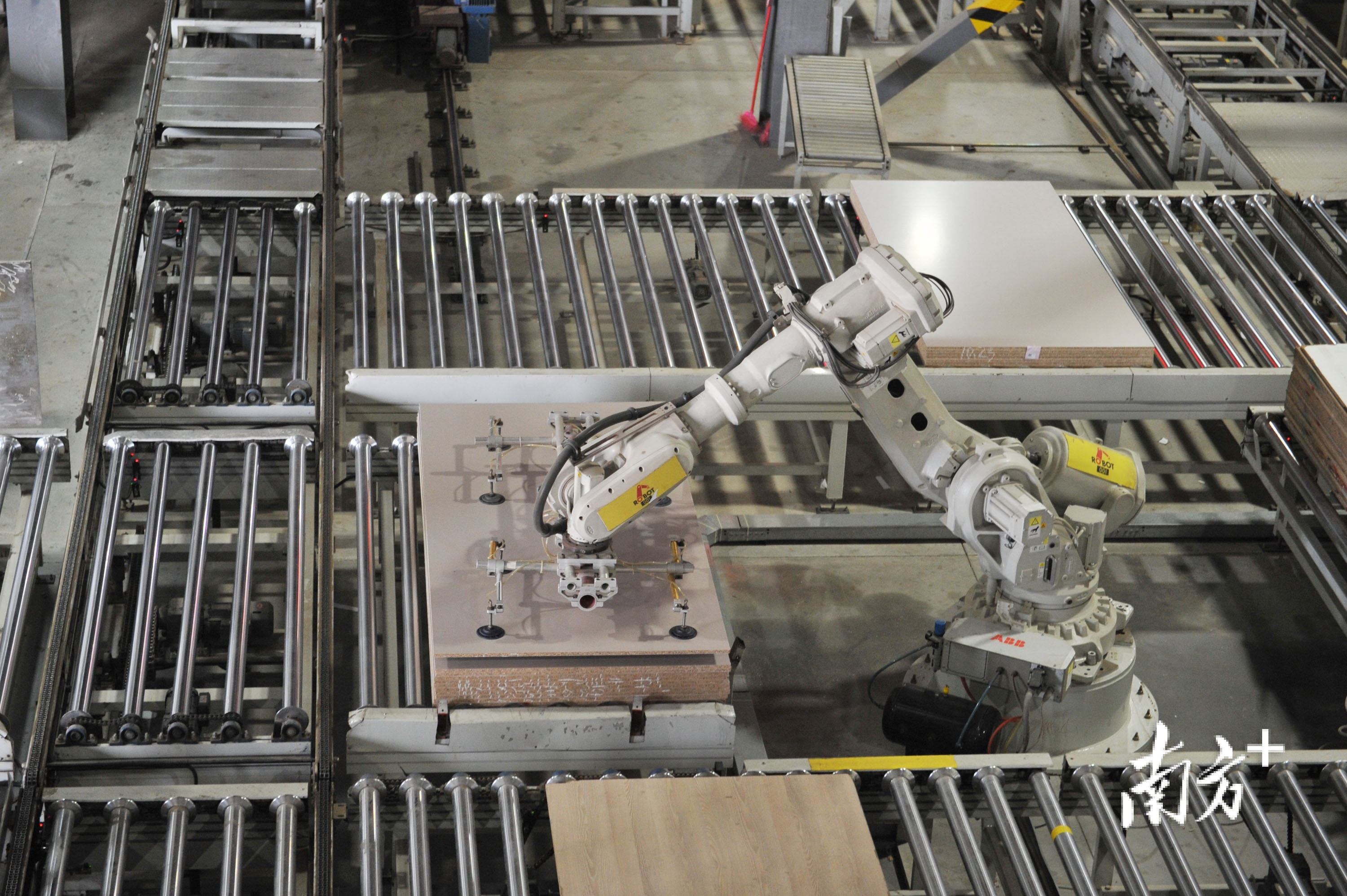 维尚智能化生产车间.戴嘉信 摄