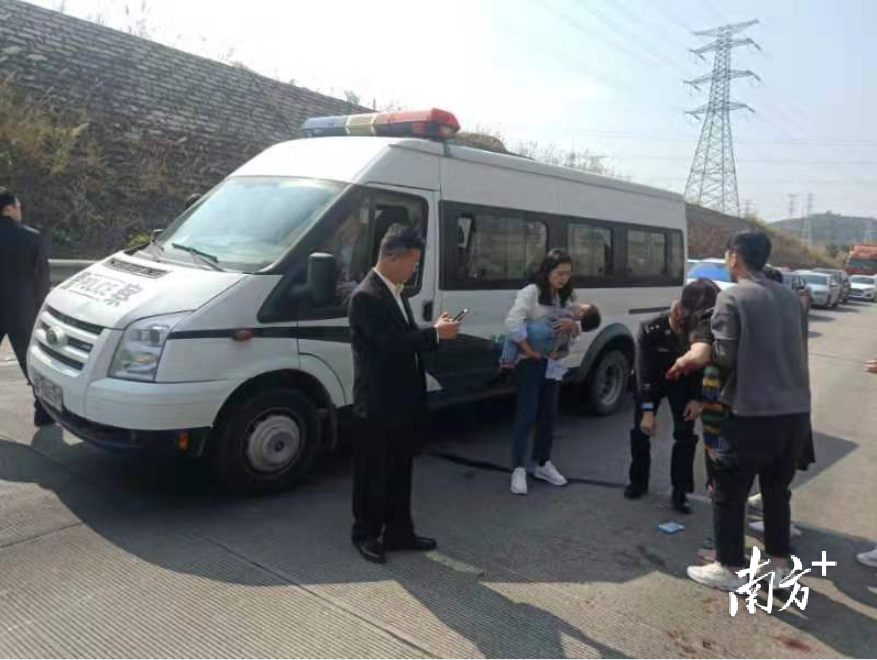 饶平法院干警路遇险情见义勇为。受访单位供图