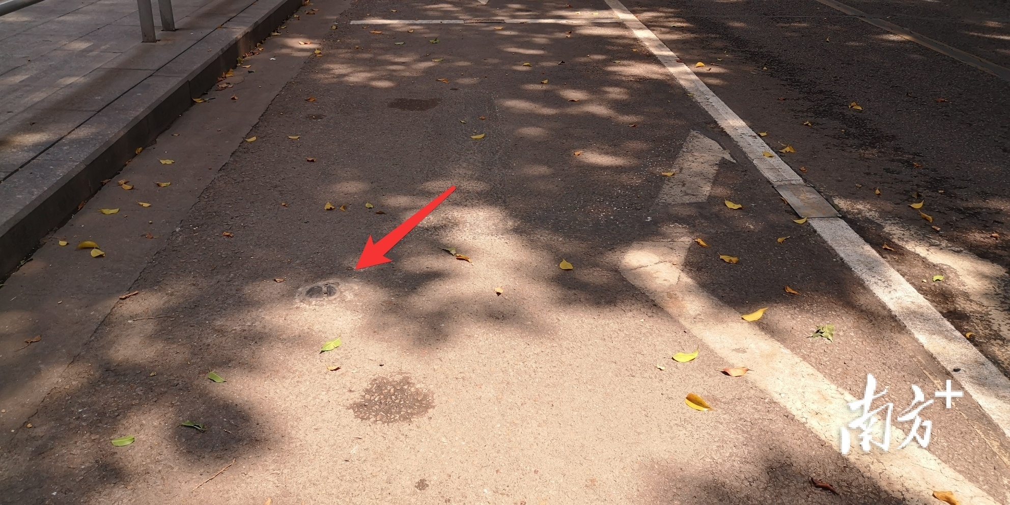 目前每个停车位均埋有一个地磁感应。