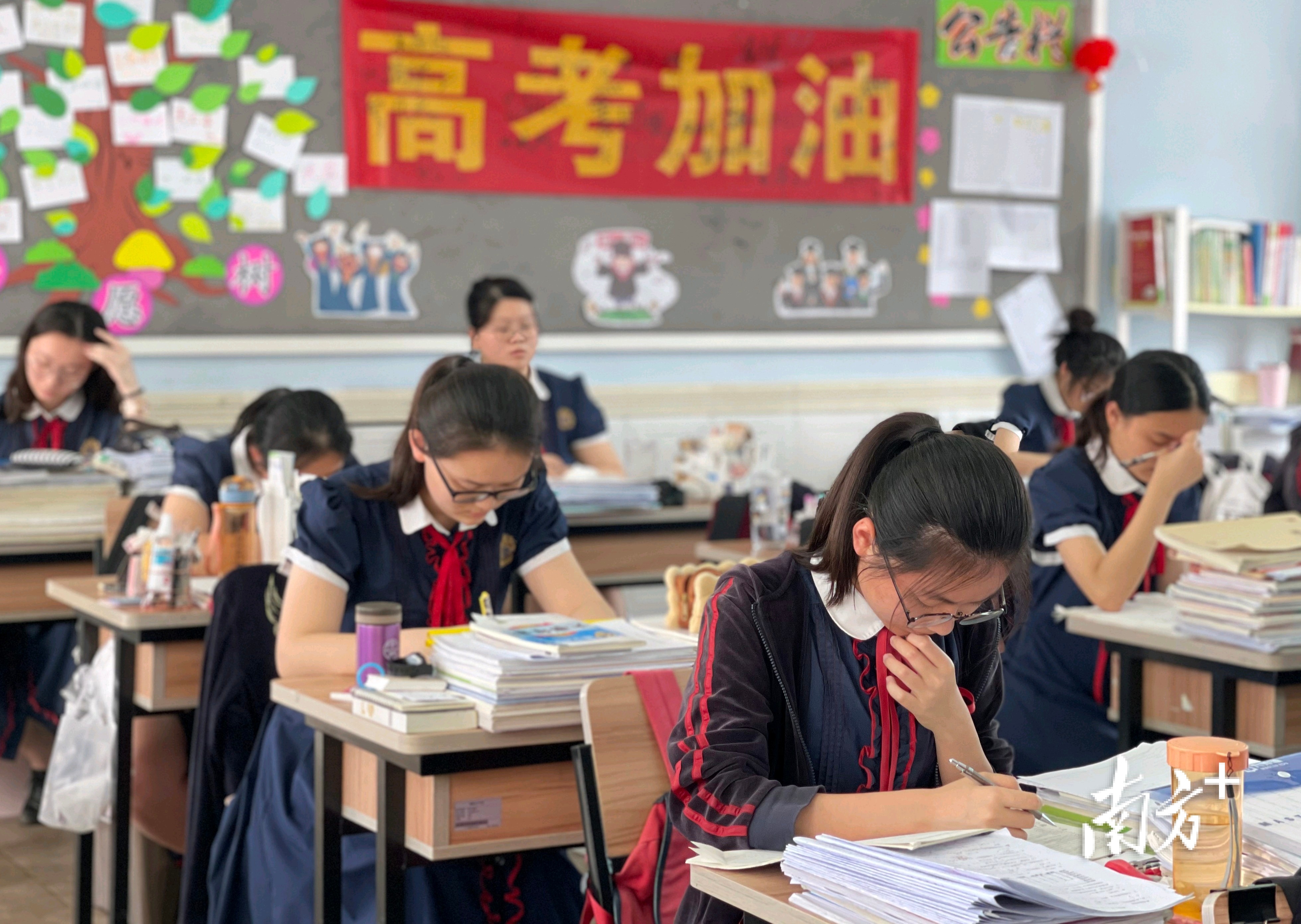 珠海女子中学高考加油。