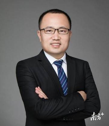 李宇嘉，广东省住房政策研究中心首席研究员、中山大学银行研究中心高级研究员，经济学（金融方向）博士、高级研究员，10年商业银行研究经验、10年房地产研究经验，曾任商业银行客户经理、证券公司研究所房地产行业研究员。