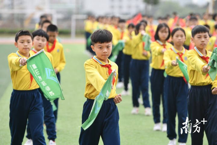 气质教育的育人理念为狮山实验学校注入了前所未有的竞争力和吸引力。南方日报记者 戴嘉信 摄