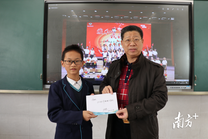 许贤苏写了一封长信送到许梓楠手中。校方供图