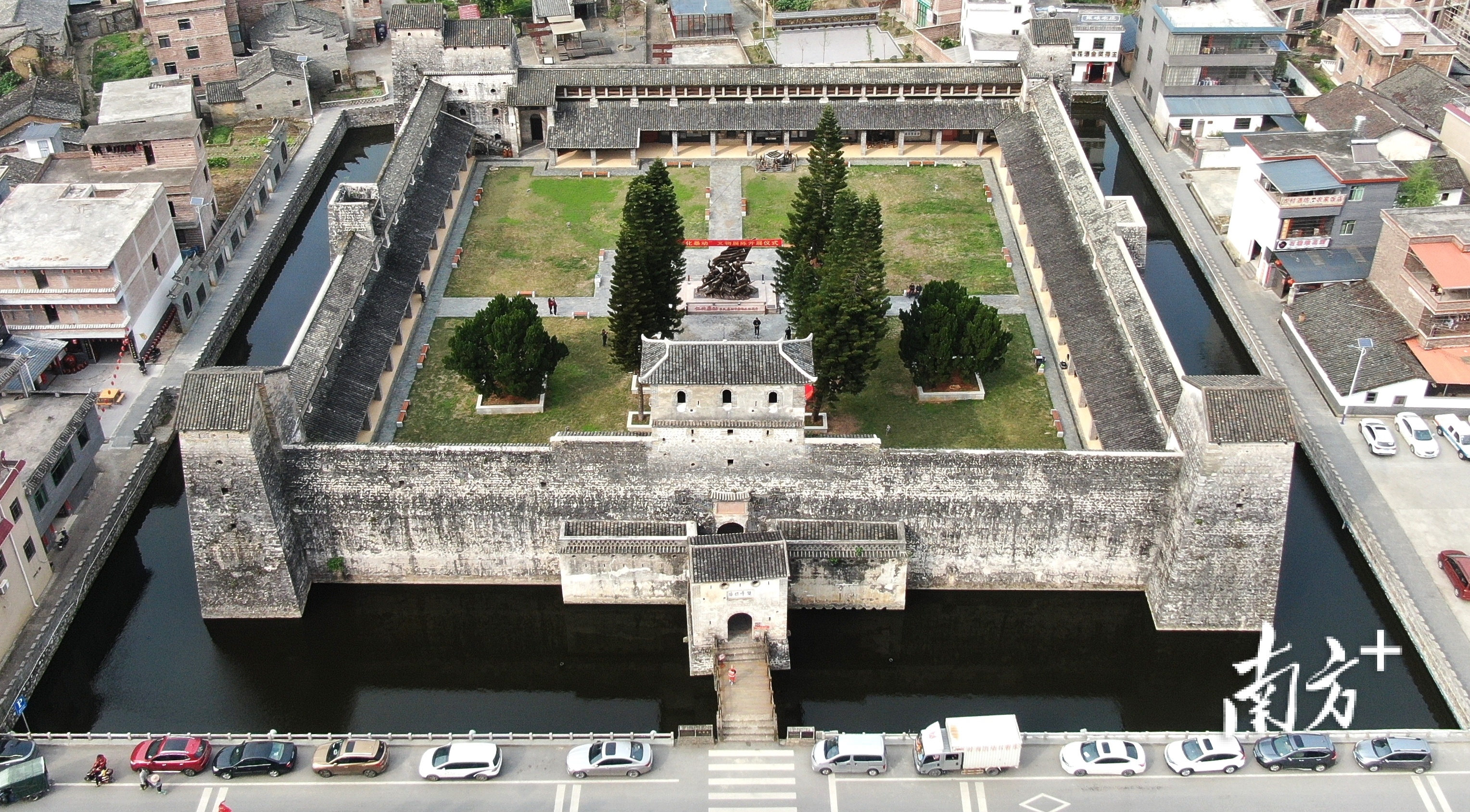 石塘双峰寨。黄荣坤 摄