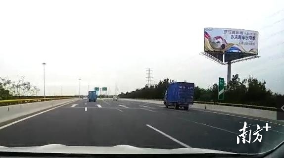 距离分岔口150米处,左边数起第1车道划设有左转直行指示箭头、第2、3、4车道分别划设有直行指示箭头。佛山公安交警供图 距离分岔口150米处,左边数起第1车道划设有左转直行指示箭头、第2、3、4车道分别划设有直行指示箭头。佛山公安交警供图