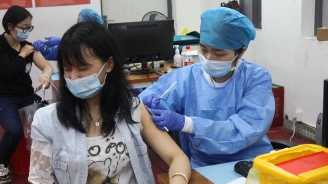 广州梅花村为网约车司机开设新冠疫苗接种专场