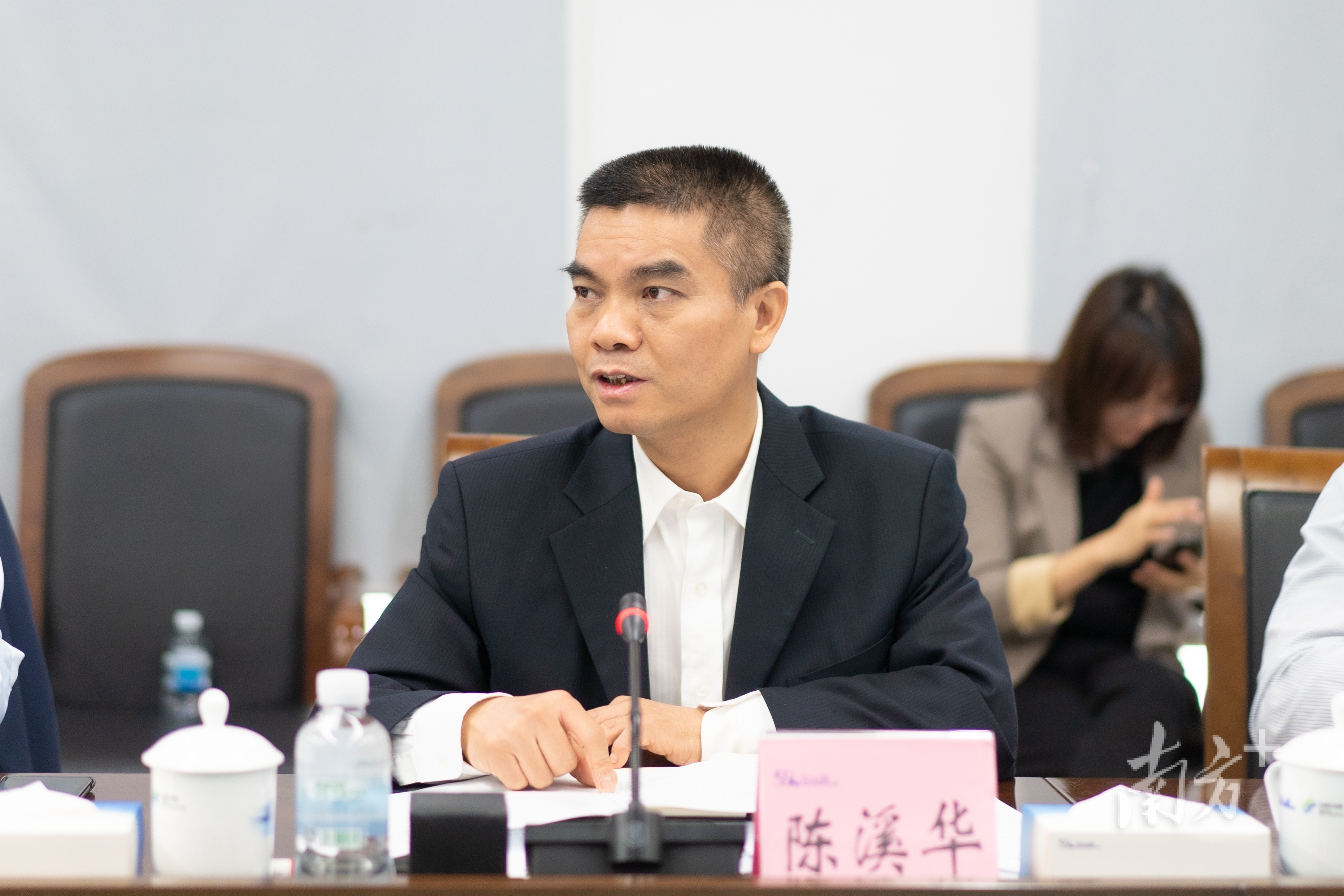 松山湖党工委委员、管委会委员陈溪华。