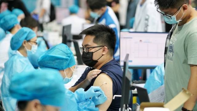 校长带头，广工首批3000名师生接种新冠疫苗