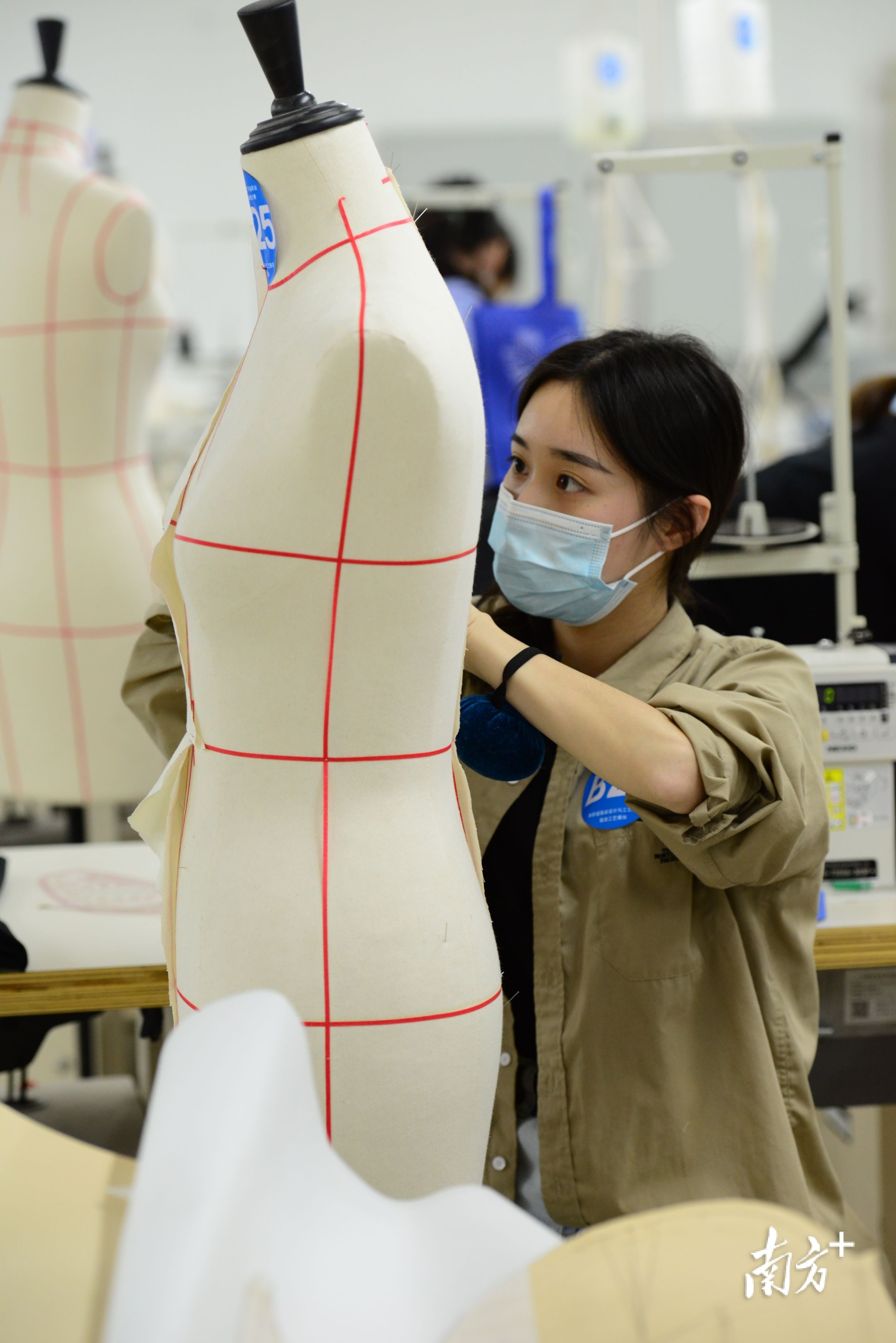 广东省34所院校116名选手齐聚高明,比拼服装设计与工艺