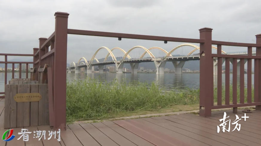 韩江北堤出现护栏遭破坏等乱象。