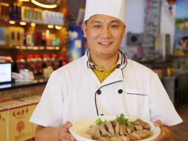 东莞石碣粤菜师傅杨桂平:不忘初心,坚持做纯正的客家味道!